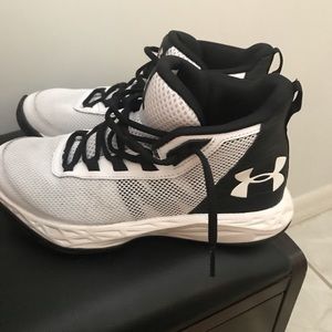 Youth gym shoes
